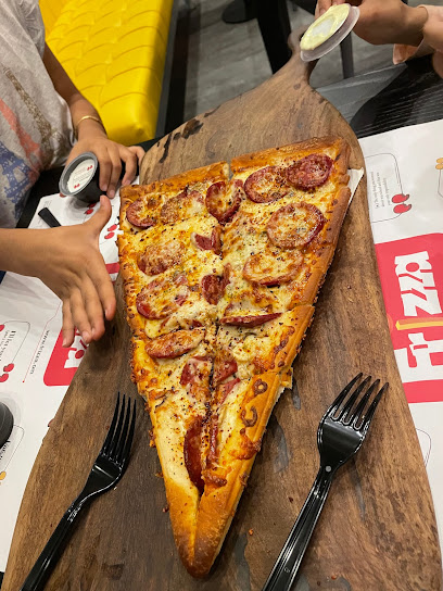 Frizza Fries & Pizza مطعم فريزا فرايز اند بيتزا - Muscat