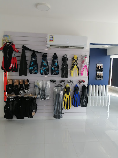 أكوا شوب ومركز الغوص - Oman|Muscat|Al Mauj St|J794+MV3