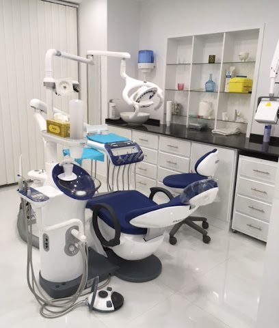المركز الإلهي التخصصي للأسنان - صحار - +968 26 759373