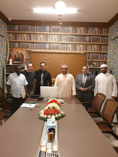 مكتب شركة الكعبي والدكتور الهادي وشركاءهم للمحاماة والإستشارات القانونية .. فرع ولاية البريمي - Oman|Al Buraimi|الشارع العام. بجانب البلدية. بناية بنك ظفار. الدور الأول|7Q4R+MRJ