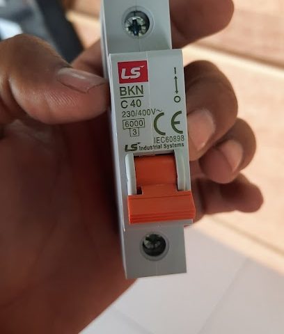شركة الكيومي للتجارة والكهرباء - صحار - +968 26 752081