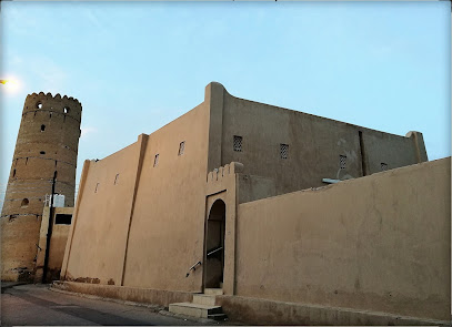 مسجد أثري واسع - آدم -